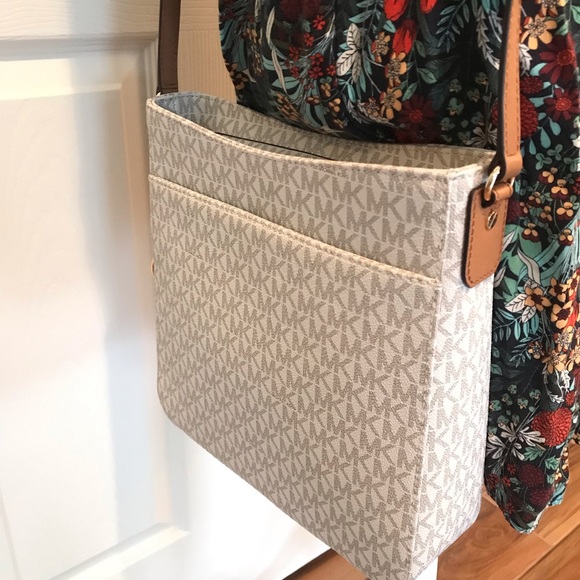 Michael Kors Jet set travel large messenger acorn - Picture 6 of 8